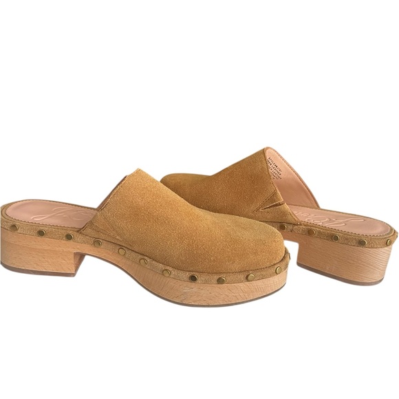 J.Crew Tan Suede Leather Clog Mules Size 6.5 | Wood Studded Slip-Ons - Picture 6 of 9